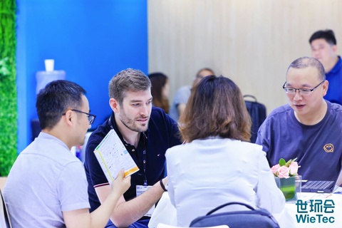 01WS6731_2065452304-rp3705840416-opq3705847342